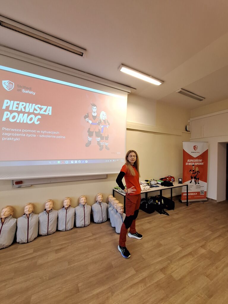 BLS AED training - equipment and a Ratowaczka