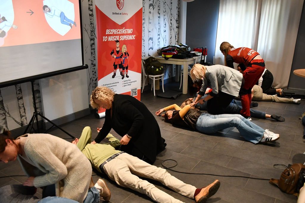 Praktyka na miejscu i teoria na wynos – skrypt szkoleniowy Ratowacze.pl